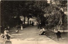 Carte postale ancienne Place Denfert - Monument à Charlet
                                                                     à Paris 14e
                                