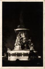 Paris 10e - La statue de la Republique illuminee à Paris 10e
