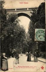 Carte postale ancienne Buttes-Chaumont - Pont de Brique, dit le Pont fatal
                                                                     à Paris 19e
                                