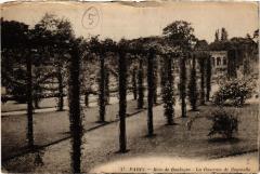Bois de Boulogne - La Roseraie de Bagatelle -
																					75000 Paris
																			