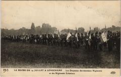 Carte postale ancienne La Revue du 14 juillet a Longchamp - Les Drapeaux des nouveaux Régiments et des Régiments Coloniaux
                                                                     à Paris 16e
                                