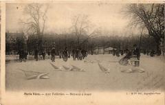 Paris vécu. 1e - Aux Tuleries - Bateaux á louer