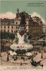 Paris 4e Statue de la République decorated, glittery à Paris 4e