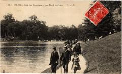 Carte postale ancienne Bois de Boulogne - Au Bord du Lac
                                                                     à Paris 16e
                                