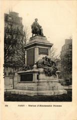 Statue d'Alexandre Dumas à Paris 17e