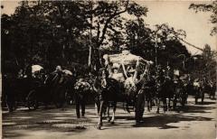 Carte postale ancienne Visite de Sa Majesté Alphonse XIII à Paris - Bois de Boulogne - Voitures fleuries
                                                                     à Paris 16e
                                