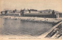Cherbourg - Vue Generale De La Plage Et Le Fort Du Roule