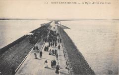Mont Saint Michel - La Digue - Arrivee Du Train