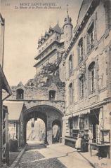 Mont Saint Michel - Le Musee Et La Porte Du Boulevard