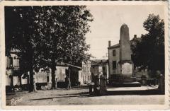 Saint-Jean-des-Ollieres Le Monument aux Morts et la Place