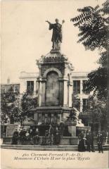 Clermont-Ferrand Monument d'Urbain Ii sur la Place Royale à Clermont-Ferrand
