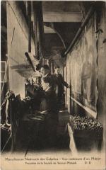 Carte postale ancienne Manufacture Nationale des Gobelins - Vue intérieure d'un Métier
                                                                     à Paris 13e
                                