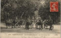 Moderne Paris Femmes Cocher Ralliement au bois