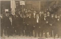 Carte photo Paris 14e Montreuil hommes dans la rue à Paris 14e