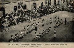 Carte postale ancienne Patronage Laïque Municipal - Souvenir de la Fête du 19 Juin 1910 - Traction à la corde par les pupilles
                                                                     à Paris 12e
                                