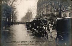 Carte postale ancienne La grande crue de la Seine (Janvier 1910) - Inondation du Boulevard Diderot
                                                                     à Paris 12e
                                