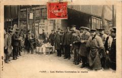 Paris 1e Les Halles Centrales le matin à Paris 1er