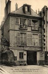 Paris 4e Maison du Roi Dagobert. Rue du Cloitre-Notre-Dame. à Paris 4e