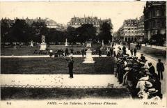 Paris métiers. Le Charmeur d'oiseaux au Jardin des Tuileries