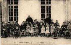 Carte postale ancienne Asile des Jeunes Infirmes - rue Lecourbe - Infirmerie
                                                                     à Paris 15e
                                