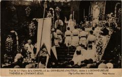 Carte postale ancienne Pose de la Pierre de la 1e chapelle des orphelins d'Auteuil, dédiée à la bienheureuse Thérèse de L'enfant Jésus - Monseigneur Le Roy bénit la foule
                                                                     à Paris 16e
                                