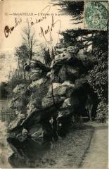 Carte postale ancienne L'Entrée de la grotte
                                                                     à Paris 16e
                                