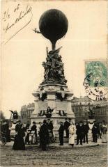 Carte postale ancienne Le Monument des Aéronautes du Siège de Paris en 1870-71
                                                                     à Paris 17e
                                