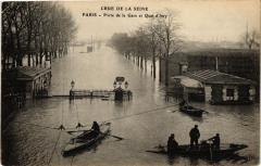 Carte postale ancienne Crue de la Seine - Porte de la Gare et Quai d'Ivry
                                                                     à Paris 13e
                                