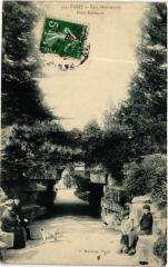 Carte postale ancienne Parc Montsouris - Pont rustique
                                                                     à Paris 14e
                                