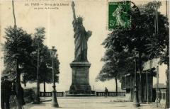 Carte postale ancienne Statue de la Liberté au Pont de Grenelle
                                                                     à Paris 15e
                                