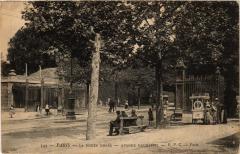 Paris 12e La Porte Dorée. Avenue Daumesnil. à Paris 12e