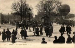 Carte postale ancienne A la Porte Maillot
                                                                     à Paris 17e
                                