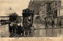 Carte postale ancienne La Grande Crue de la Seine - Inondation du quai de Passy, un déménagement
                                                                     à Paris 16e
                                