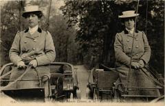 Paris Nouveau Les femmes cocher. Mlles Victoria et Blanche Eitenne