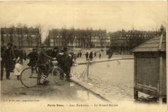 Paris Vecu. Aux Tuleries. Le Grand Bassin