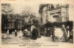 Paris Vecu. Aux Champs-Elysees. Les rendez-vous des petits