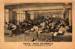 Carte postale ancienne Ecole Universelle - Une salle de dactylographie du courrier
                                                                     à Paris 16e
                                