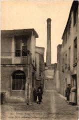 Carte postale ancienne Passage Moret - Au fond la Tannerie Guillou, dite des Singes
                                                                     à Paris 13e
                                