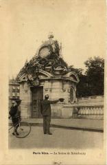 Paris Vecu. La Sttue de Strasbourg