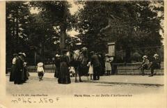 Carte postale ancienne Au Jardin d'Acclimatation
                                                                     à Neuilly-sur-Seine
                                