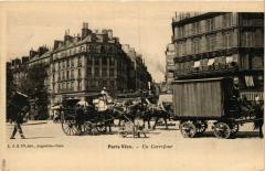 Paris Vecu. Un Carrefour