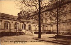 Ecole Normale d'Instituteurs - La Cour d'Honneur - Entrée de l'Ecole à Paris 16e