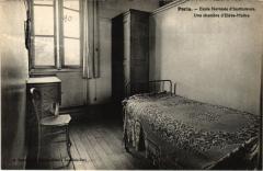 Carte postale ancienne Ecole Normale d'Instituteurs - Une chambre d'Elève-Maître
                                                                     à Paris 16e
                                