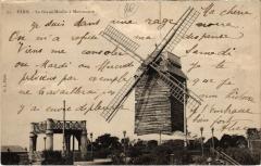 Carte postale ancienne Le Grand Moulin à Montmartre
                                                                     à Paris 18e
                                