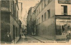 La Rue Saint-Rustique à Montmartre à Paris 18e