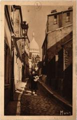 Carte postale ancienne Montmartre - La Rue Saint-Rustique - Au fond, le Sacré-Coeur
																	 à Paris 18e
								