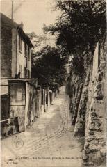 Rue Saint-Vincent pris de la Rue des Saules à Paris 18e