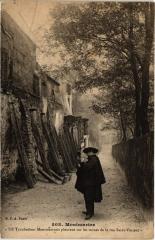 Carte postale ancienne Montmartre - Un Troubadour Montmartrois pleurant sur les ruines de la rue Saint-Vincent
                                                                     à Paris 18e
                                