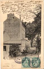 Carte postale ancienne La Rue Saint-Vincent, coin de la rue des Saules à Montmartre
                                                                     à Paris 18e
                                