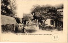 Montmartre - La Rue des Saules (à droite, l'Auberge des Assassins) à Paris 18e